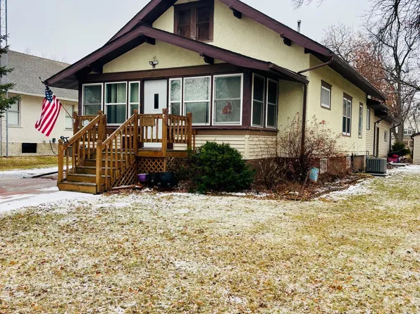 518 E 3rd St, Redwood Falls, MN 56283