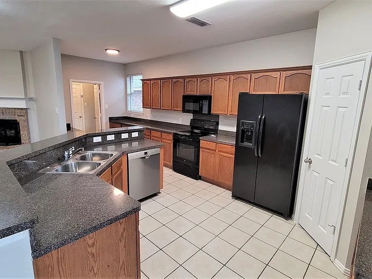 3408 Columbus St — Photo 6