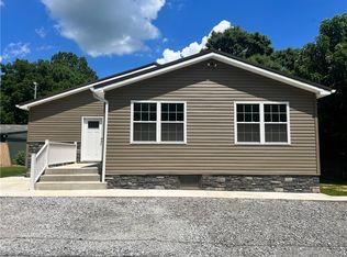 909 E Elizabeth St, New Castle, PA 16105