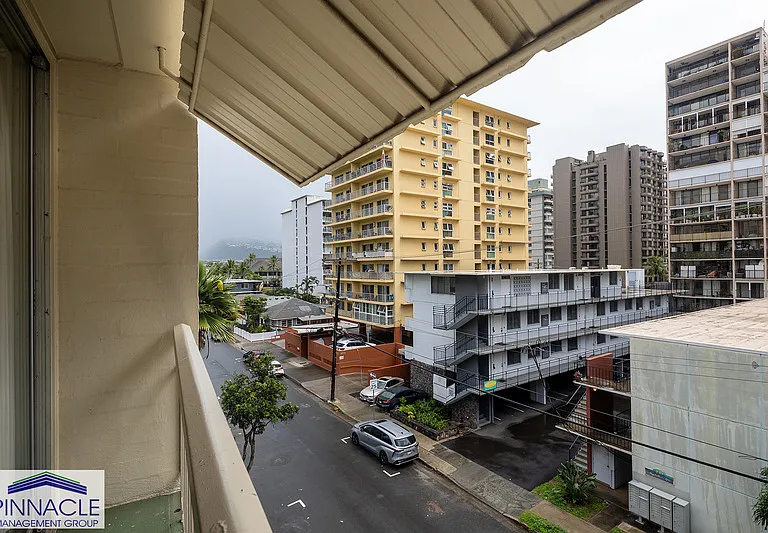 240 Liliuokalani Ave #401 — Photo 11