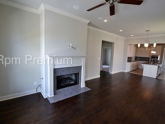 5th image of 1136 Rockport St