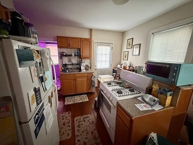 16 Sylvia St #1 — Photo 4