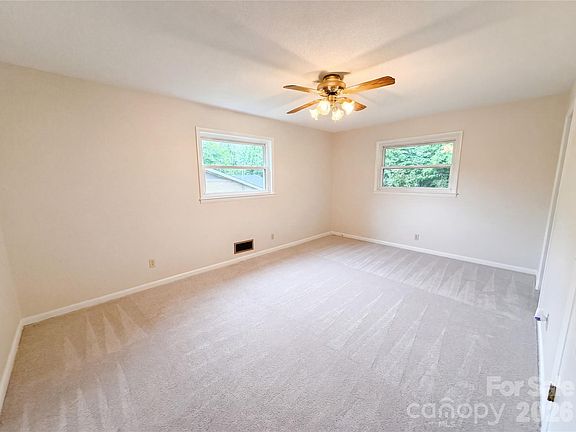 4th image of 128 Greenview Dr