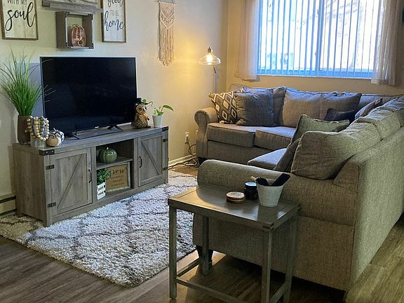 Step into comfort and style in this beautifully decorated living room area. Step into comfort and style in this beautifully decorated living room area.