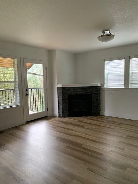 3 bed, 1942 sqft, $2,495 — Photo 3