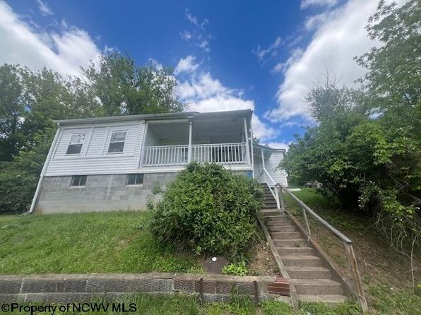 705 Cemetery St, Mannington, WV 26582