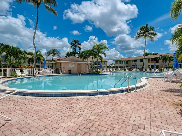 154 Palm Dr #2-ID1049699P — Photo 31