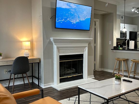 3rd image of 2404 N Washington Ave #259