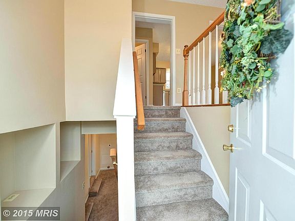 ENTRY WAY / SHOWCASE LEDGE