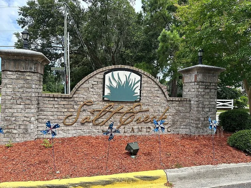 3 bed, 2.0 bath, 1505 sqft, $2,399 — Photo 2