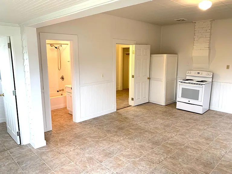 2112 Walnut St — Photo 5