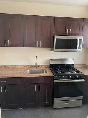 Rented by Tip Top Realty Corp | media 15