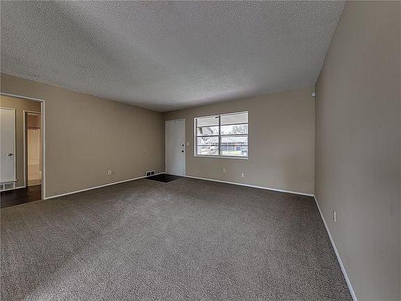 4th image of 2604 N Redmond Ave