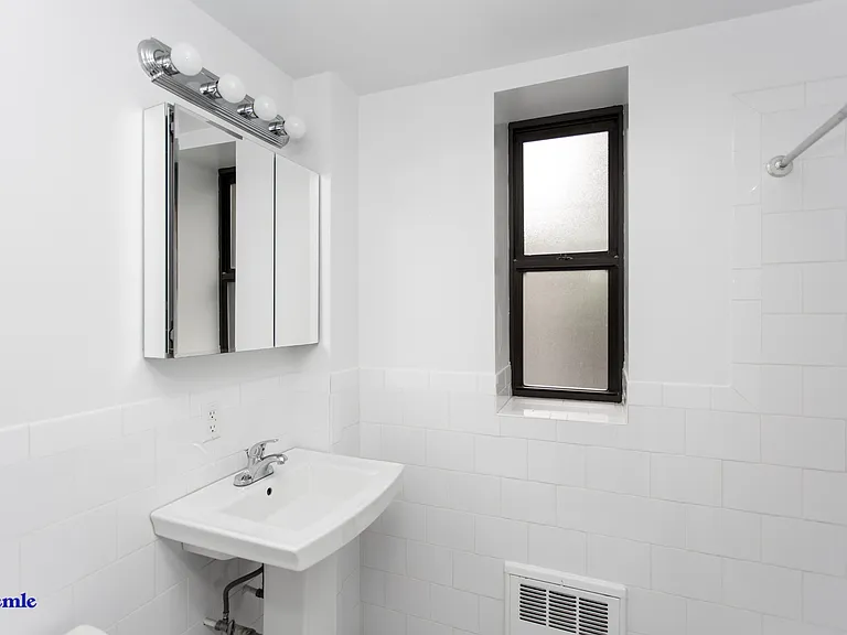141 E 26th St #2E — Photo 5