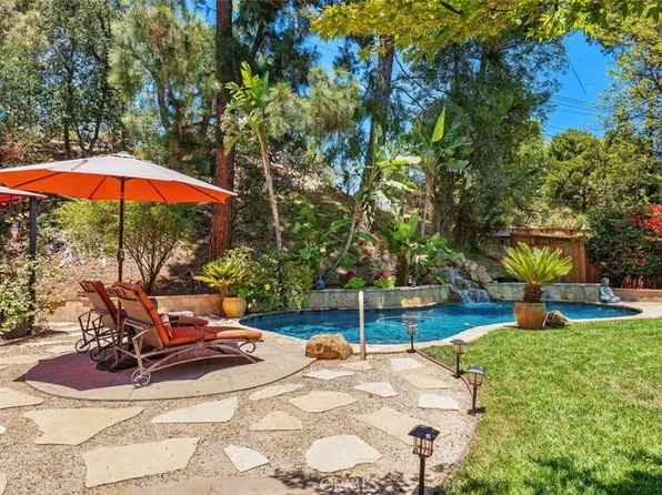 23349 Schoenborn St, Canoga Park, CA 91304