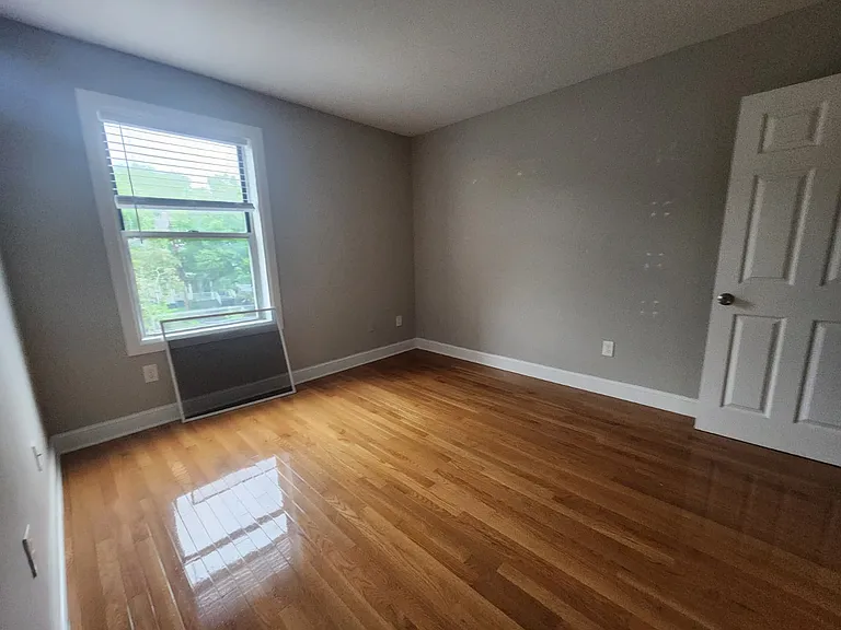 240 Sheffield Ave #10B — Photo 6