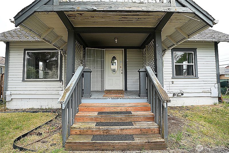 3rd image of 4508 S Lawrence Street