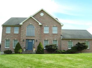 790 Golden Eagle Dr, Nazareth, PA 18064