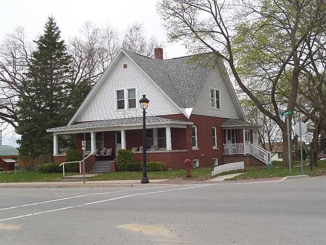 1st image of 129 N Main St
