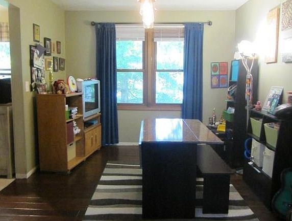 2nd image of 401 Sturbridge Dr