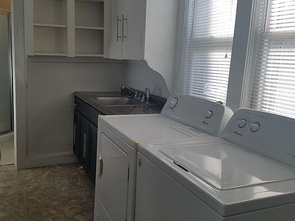 31.5 Cedar 1st Kitchen1