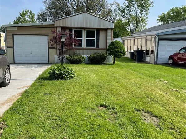 1100 Creekside Dr, Derby, NY 14047