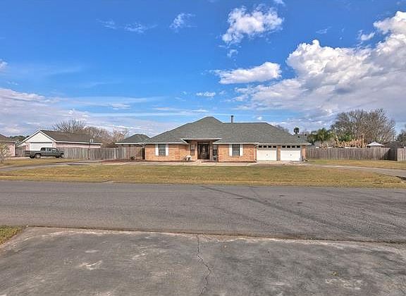 2nd image of 115 Bayou Estates Dr