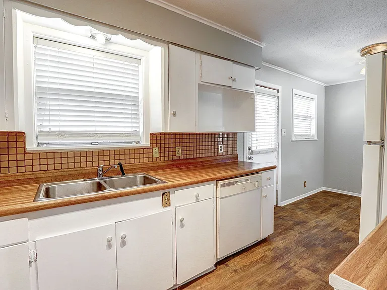3717 Forestwood St — Photo 3