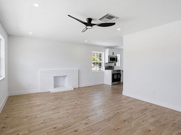 5th image of 2312 Redwood Road