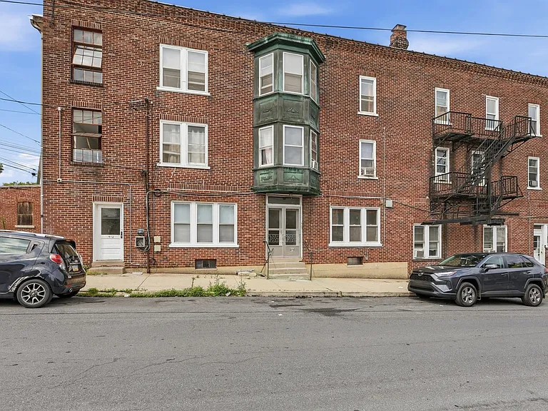 910 S 7th St — Photo 1