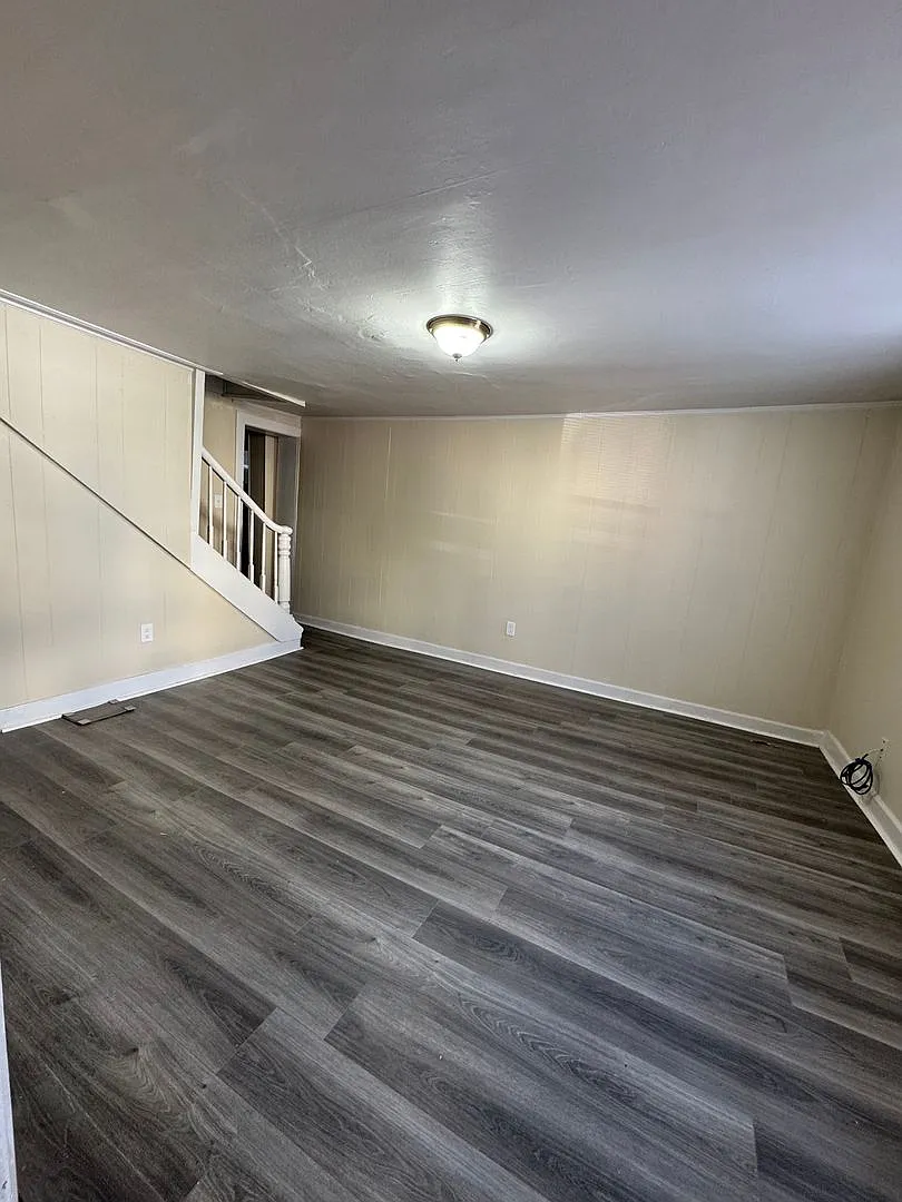 3 Bdrm, 1 Full Bath Twin-Semi Detached home — Photo 3