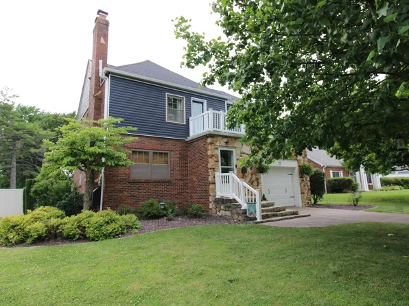 703 N College St, Salem, IL 62881