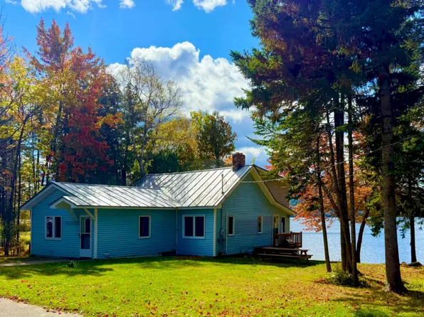 15 Lake Street, Jackman, ME 04945