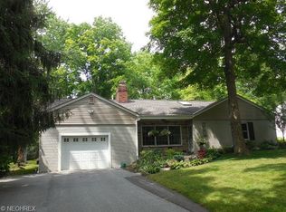 205 Hazelwood Dr, Chagrin Falls, OH 44022