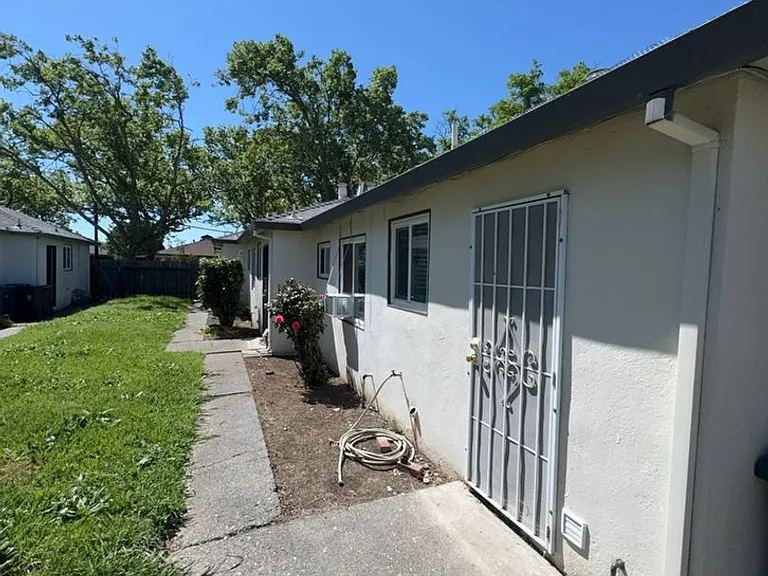 518 Carpenter St — Photo 8