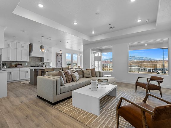 PREVIOUS BUILD Photos are representational of floor plan only, not specific listing. Selections and