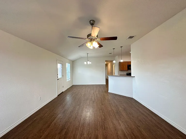 901 Lasso Dr — Photo 29
