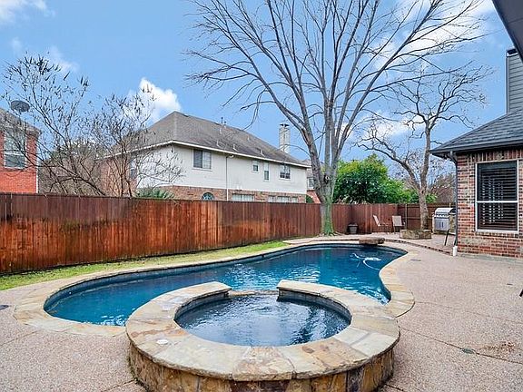 4th image of 2732 Hidden Lake Dr