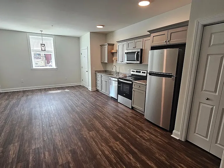 435 W Grant St #2 — Photo 2