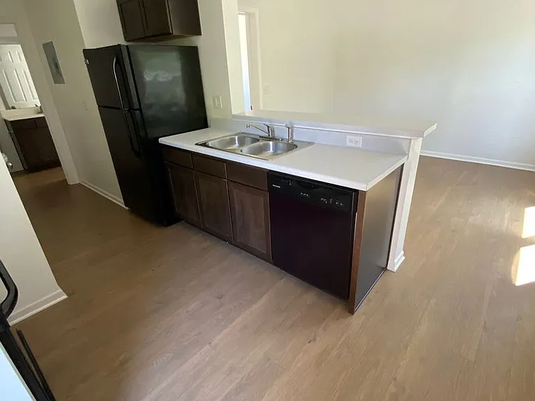 404 Jefferson St — Photo 3