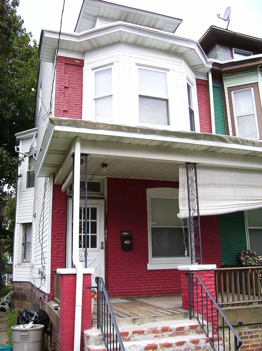 211 Highland Ave photo 1