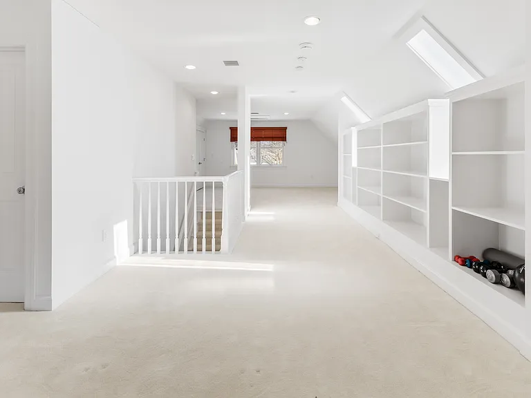 141 Harvest Ln — Photo 28