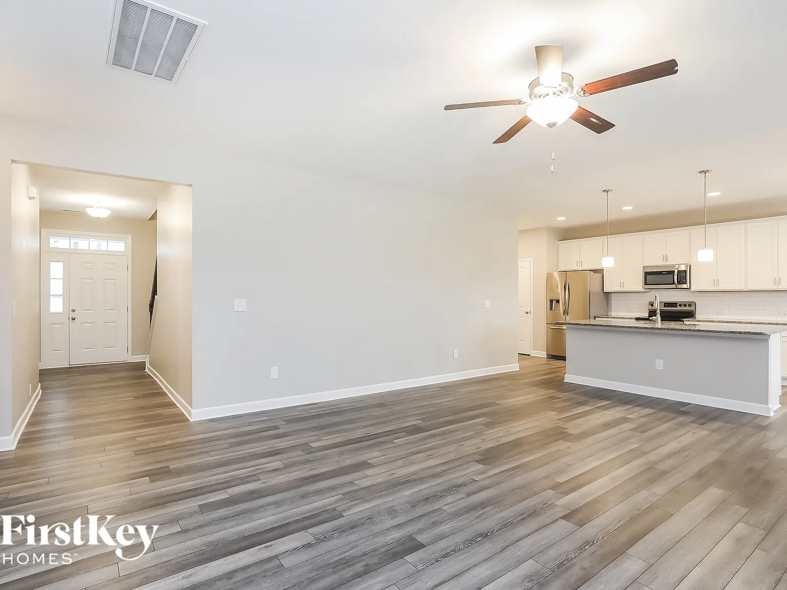 4 bed, 3.0 bath, 2432 sqft, $2,670 — Photo 3