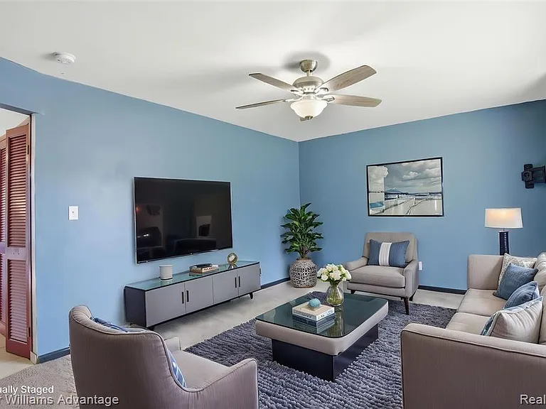25506 Virginia Dr — Photo 5