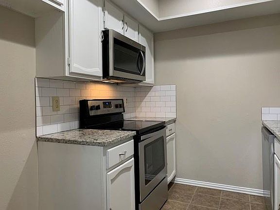 2nd image of 2843 Capella Cir