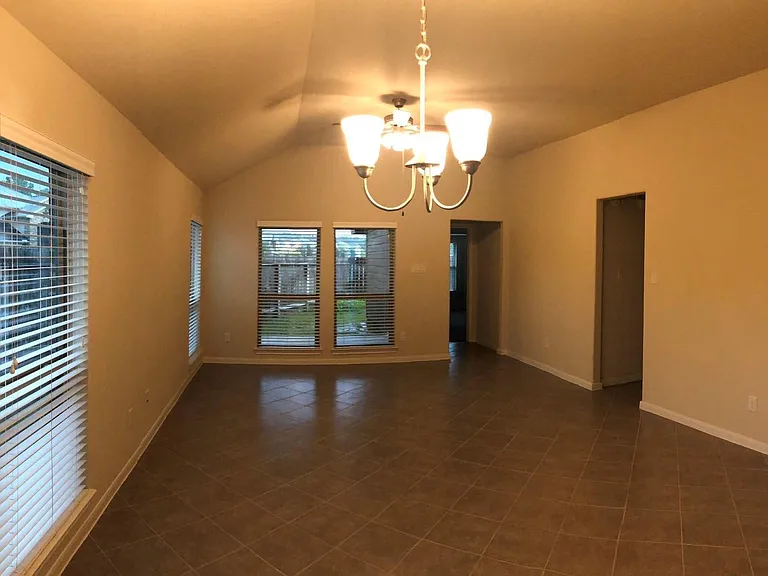 15718 Whispering Green Dr — Photo 10