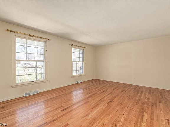 3rd image of 5241 W 229th St