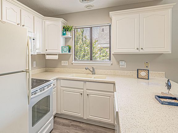 4th image of 1880 Colony Dr. #11T