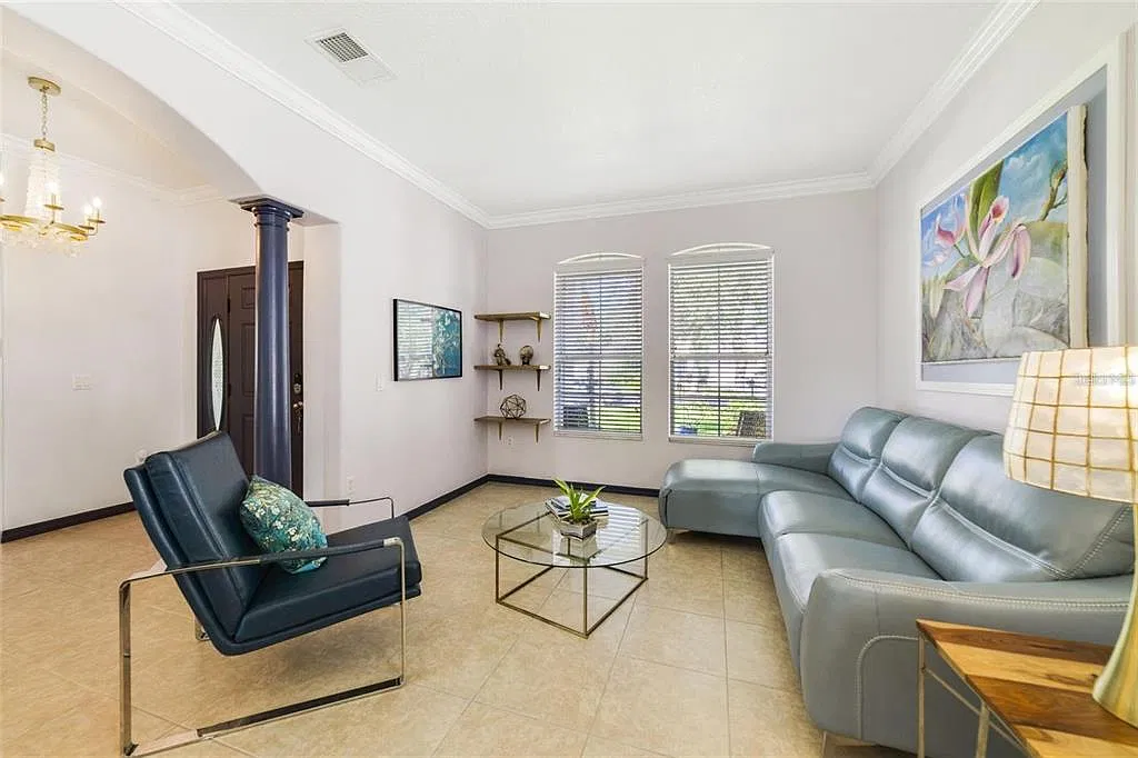 5 bed, 3.0 bath, 3279 sqft, $3,990 — Photo 4
