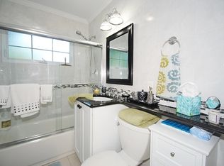 124 Gun Ln, Levittown, NY 11756